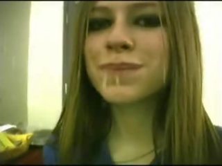 Avril lavigne yanıp sönen boşalma sırılsıklam.