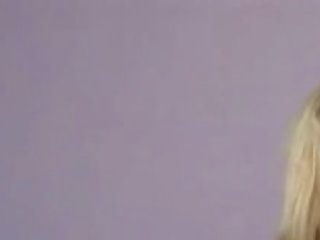 হতচেতন স্বর্ণকেশী দেবী তরুণ ভদ্রমহিলা সঙ্গে বিশাল প্রাকৃতিক পাছা