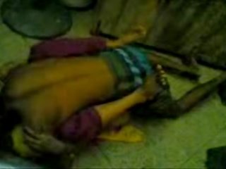 Indiškas žavus typical kaimas deity chudai apie grindys į paslėptas kamera - wowmoyback