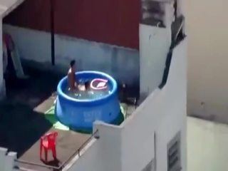 Melhores do brasil - flagrou vizinhos fazendo sekso na piscina elhores